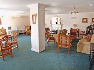 COMMUNAL LOUNGE- click for photo gallery